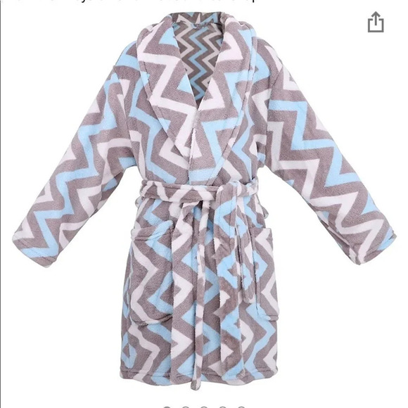 Lightweight Plush Bathrobe Robe with Long Sleeve - Picture 3 of 3